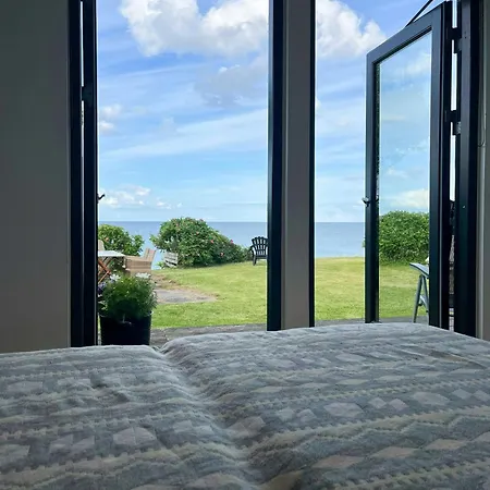 Semesterbostad Charming Little Summer House Right By The Water Nyborg