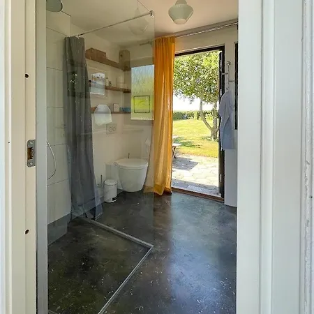 Semesterbostad Charming Little Summer House Right By The Water Nyborg